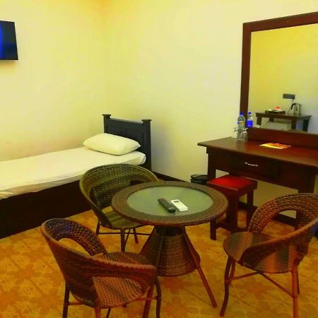 Euro Star Hotel Katunayake Exterior photo