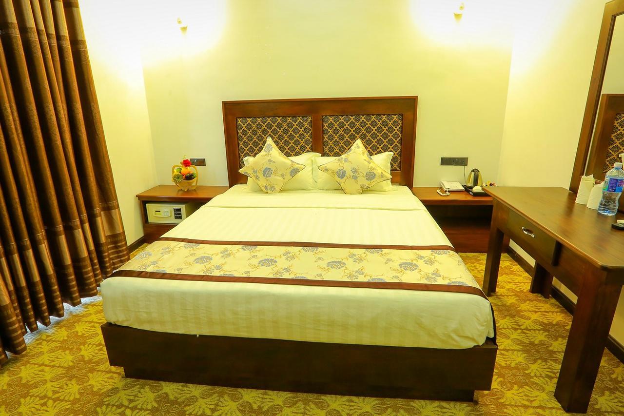 Euro Star Hotel Katunayake Exterior photo