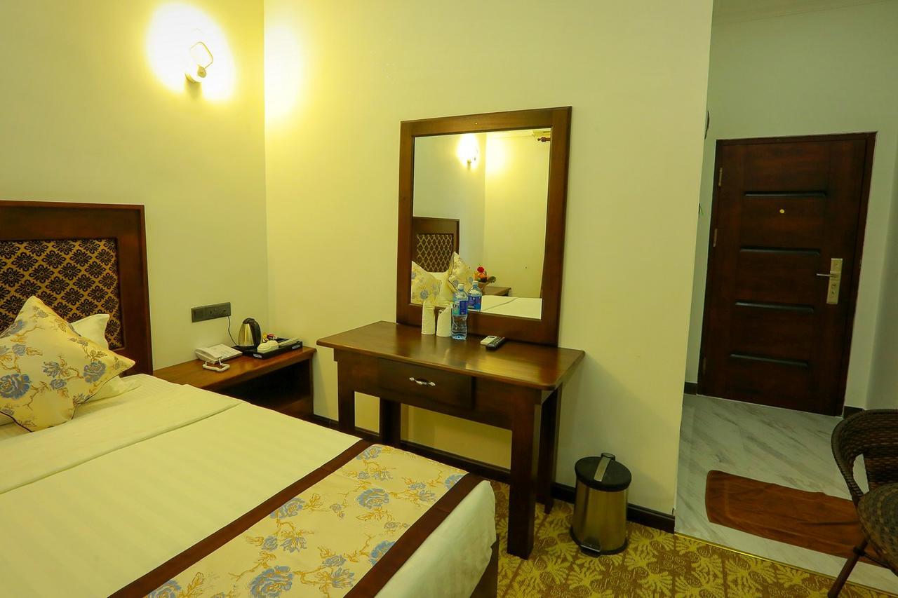 Euro Star Hotel Katunayake Exterior photo