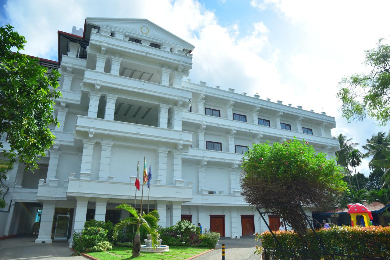 Euro Star Hotel Katunayake Exterior photo