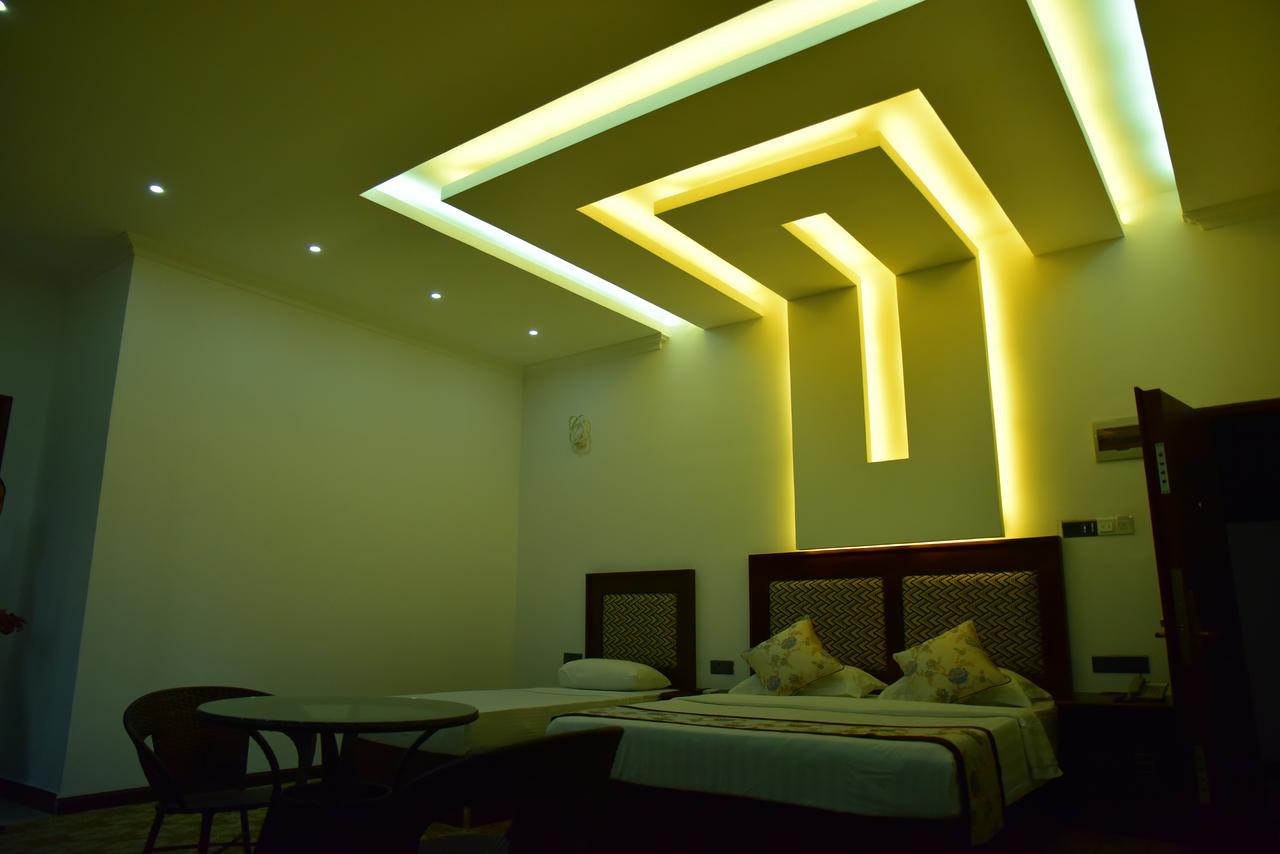 Euro Star Hotel Katunayake Exterior photo