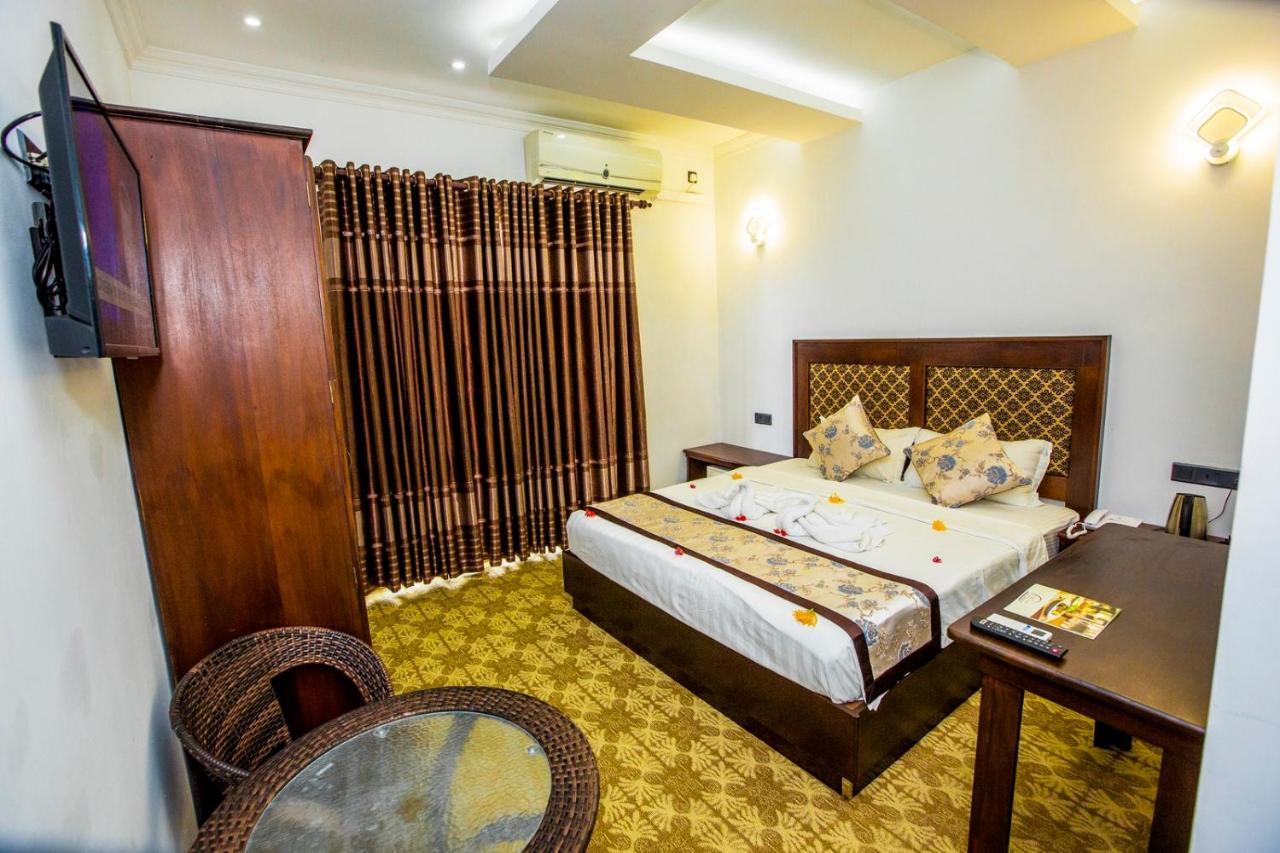 Euro Star Hotel Katunayake Exterior photo