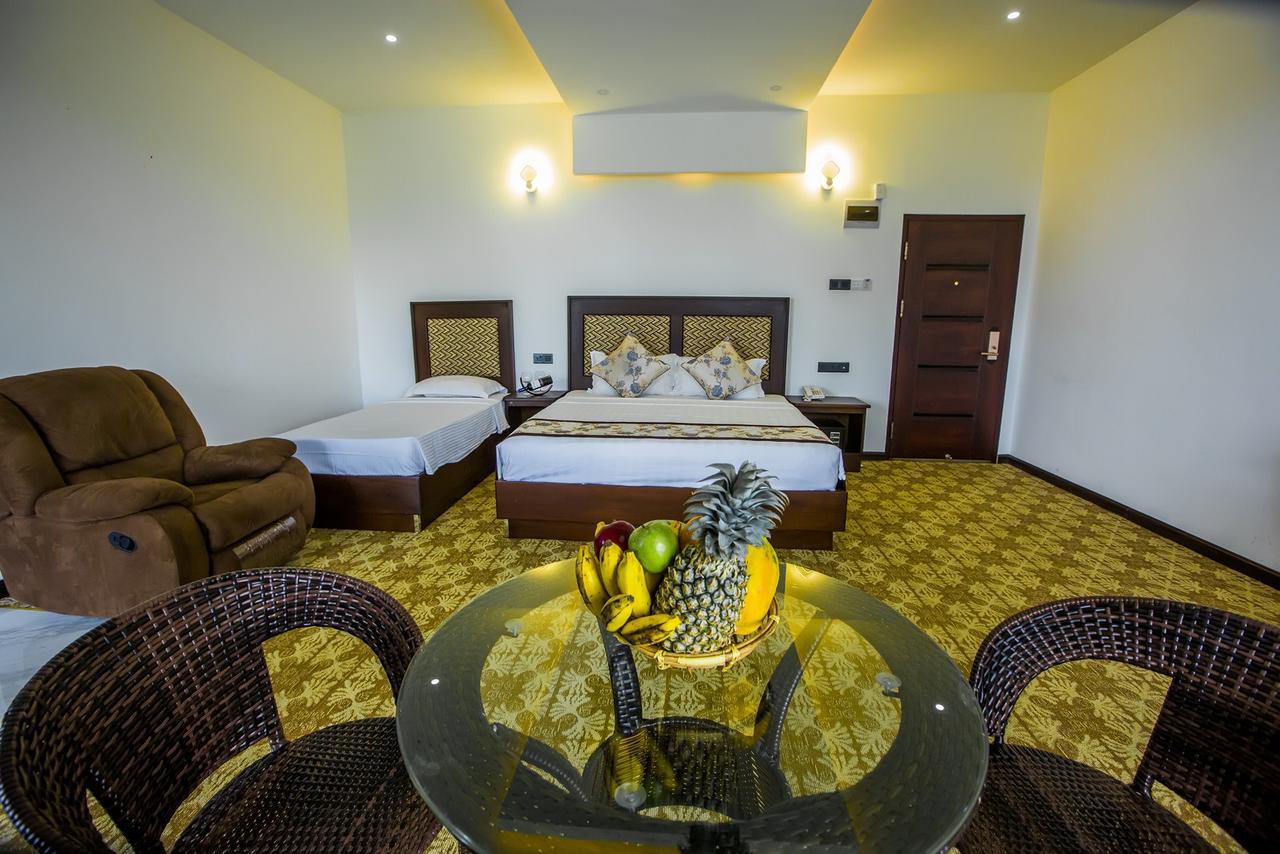 Euro Star Hotel Katunayake Exterior photo