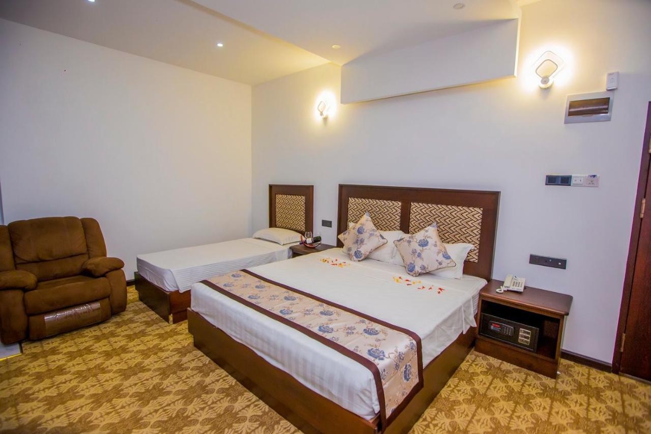 Euro Star Hotel Katunayake Exterior photo