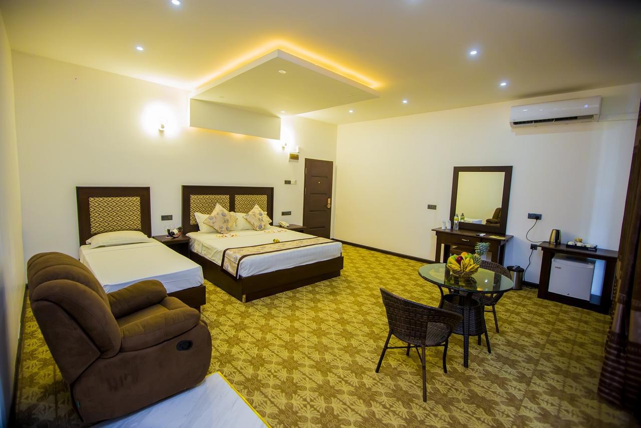 Euro Star Hotel Katunayake Exterior photo