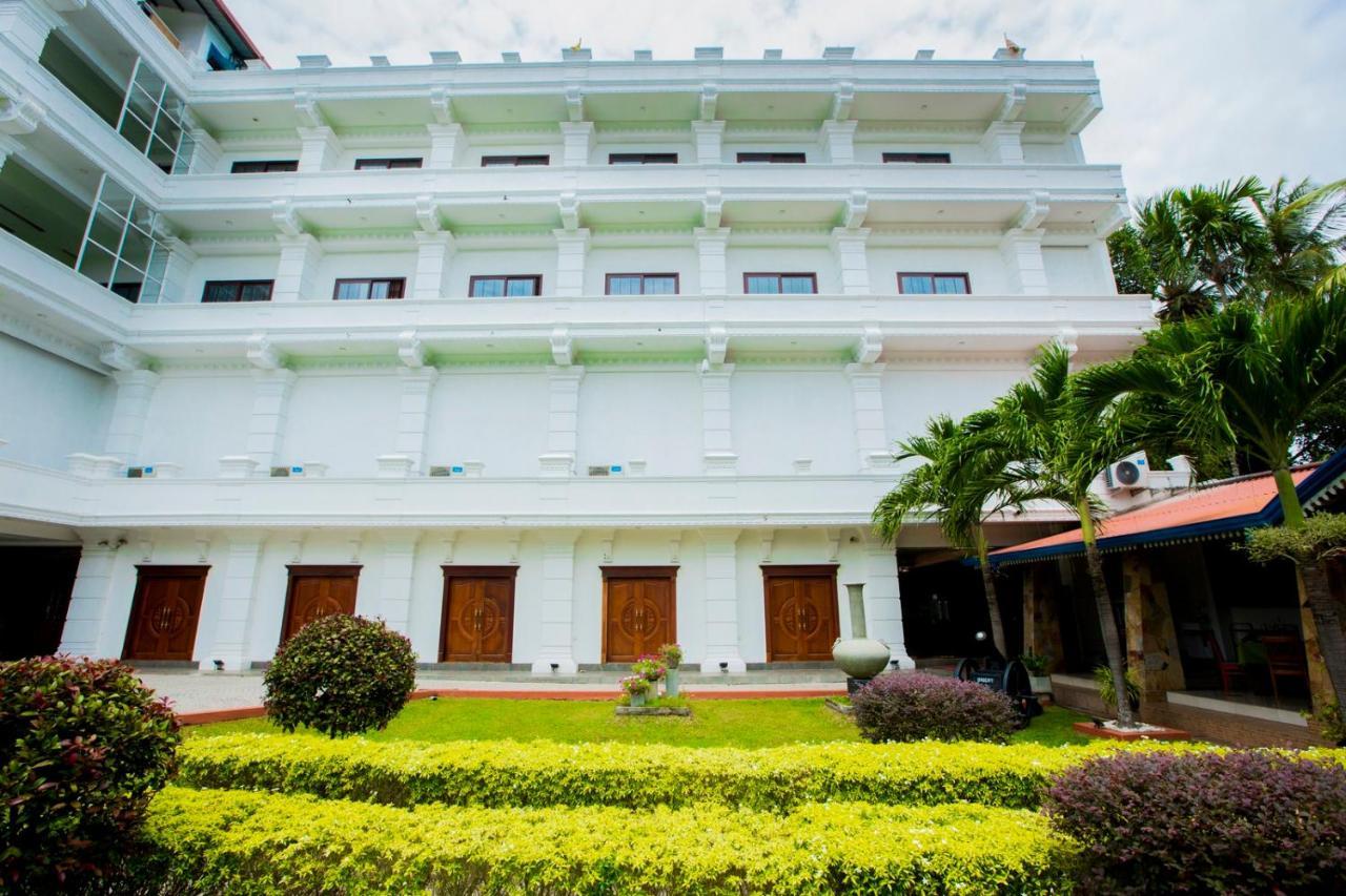 Euro Star Hotel Katunayake Exterior photo