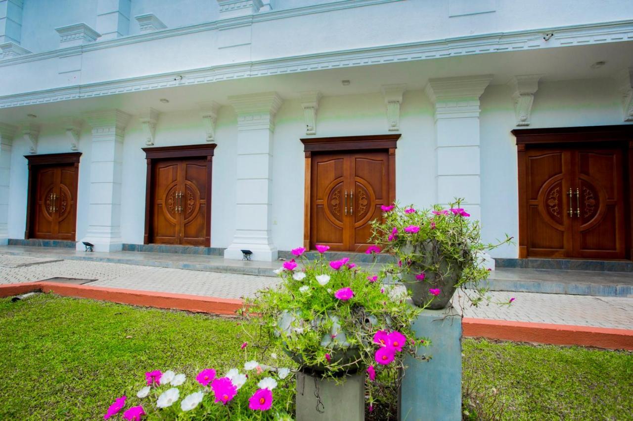 Euro Star Hotel Katunayake Exterior photo