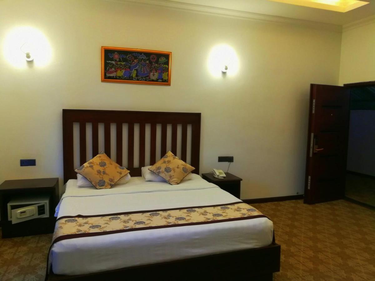 Euro Star Hotel Katunayake Exterior photo
