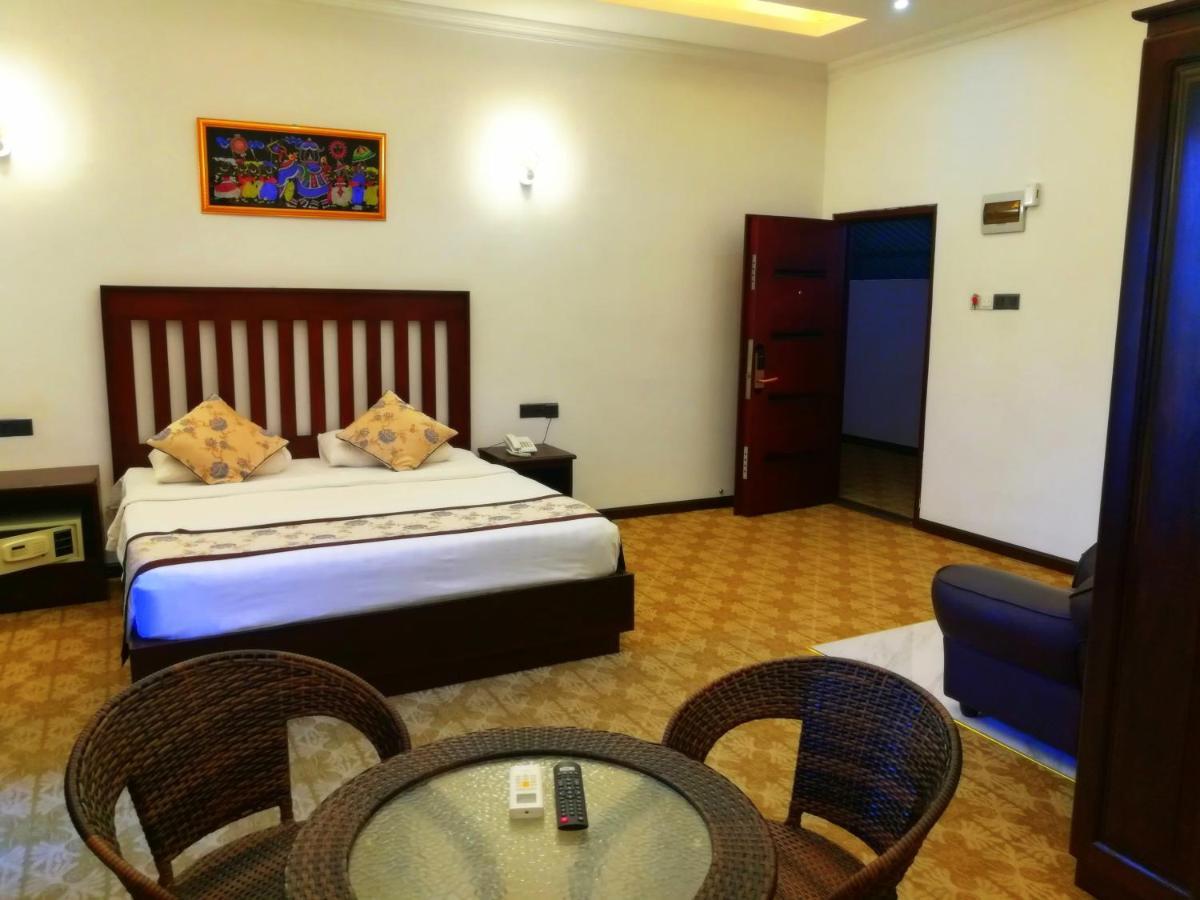 Euro Star Hotel Katunayake Exterior photo