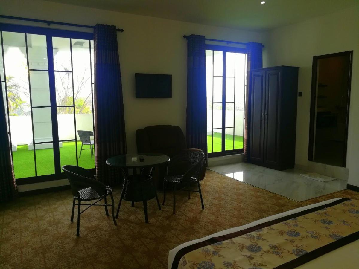 Euro Star Hotel Katunayake Exterior photo